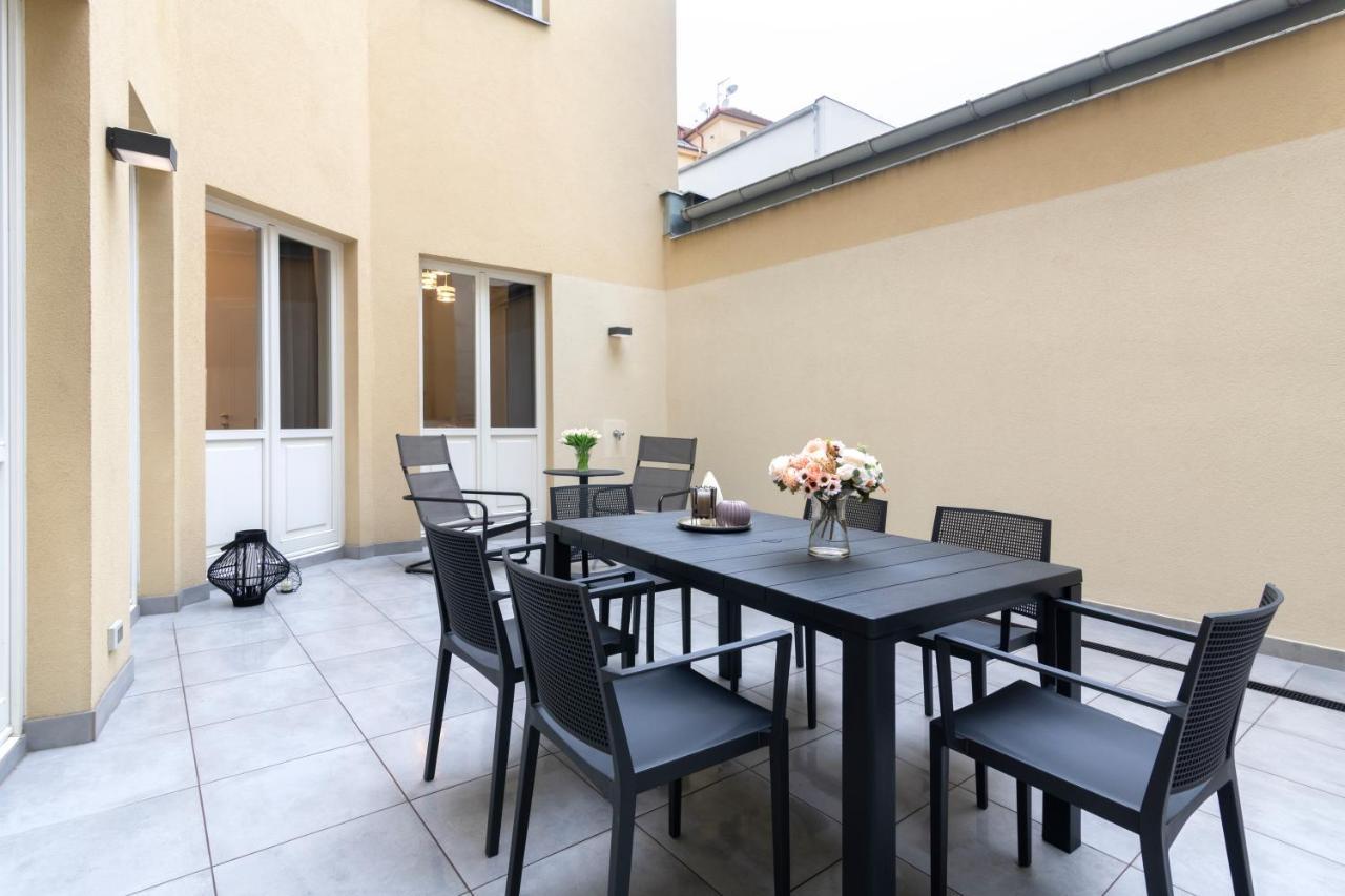 Deluxe Apartment Private Patio